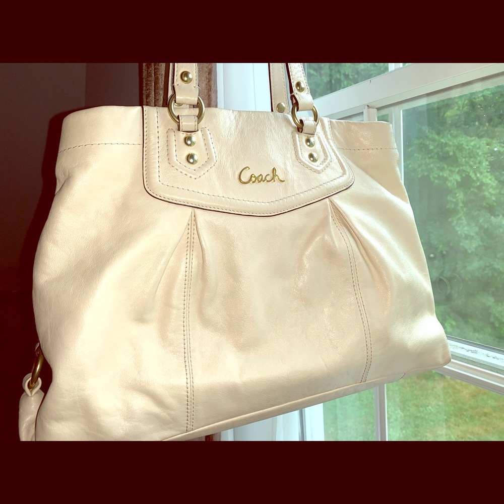 Beautiful Cream Coach Hobo Bag